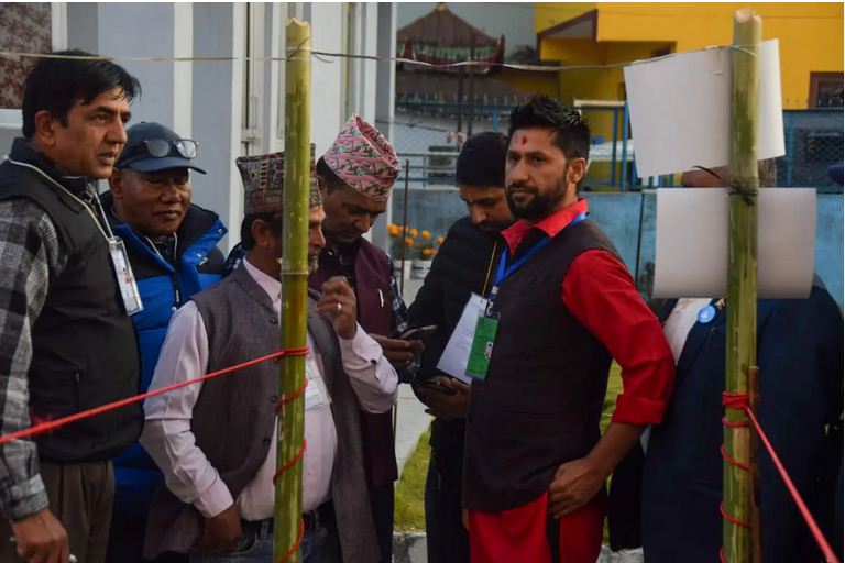 रवी लामिछानेले नेपाली नागरिकता नलिई निर्वाचन लडेको भन्दै गृहमन्त्रालयमा उजुरी